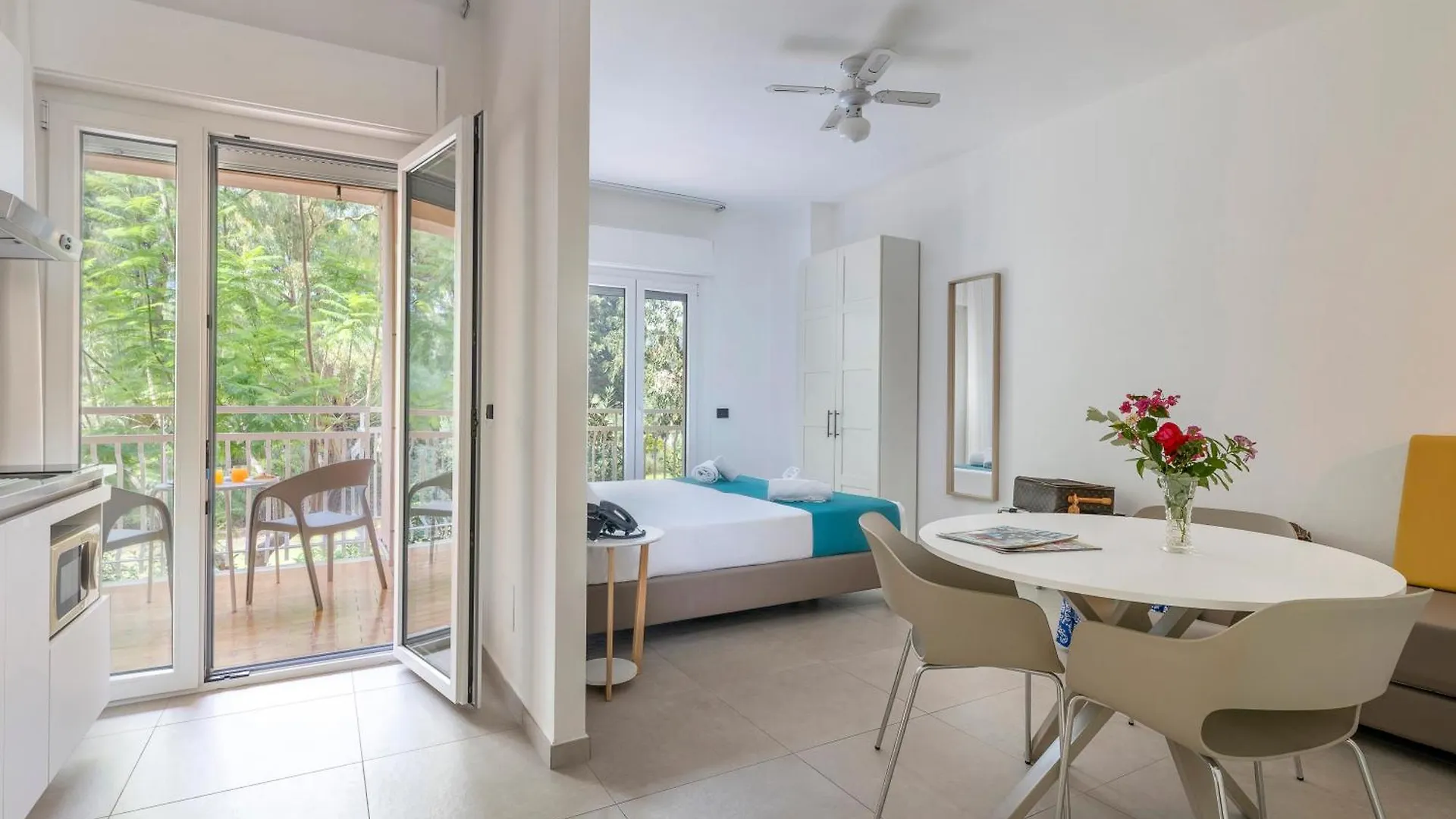 Residence Villa Giardini 3*, גיארדיני נאקסוס