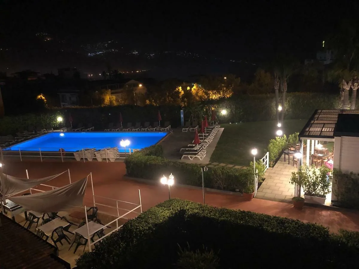 *** מלון דירות Residence Villa Giardini איטליה